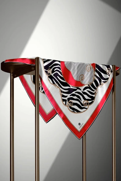 %100 Twill İpek Zincirli Ve Zebra Desenli Kırmızı - Siyah Renkli 90x90 Eşarp Dikim Şekli : El Dikişi - Resim 3