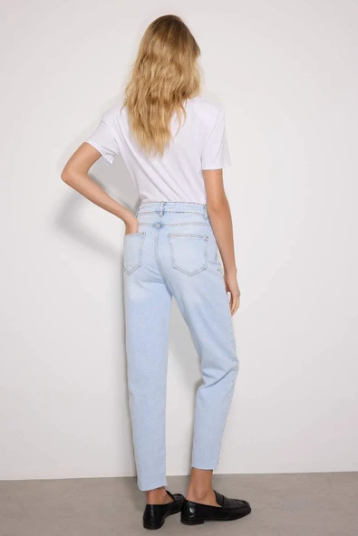 Kadın More Sustainable Açık Mavi Yüksek Bel ComfortEsnek Slim Mom Jeans - Resim 4