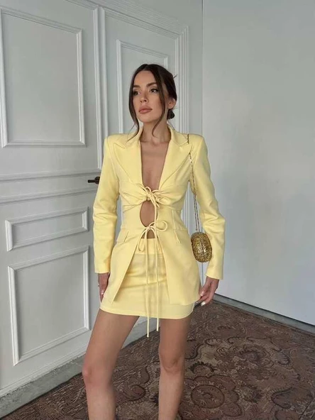 Kısa Kruvaze Ceket ve İnce Askılı Fırfırlı Mini Elbise Takımı - Resim 6