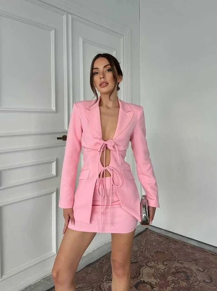 Kısa Kruvaze Ceket ve İnce Askılı Fırfırlı Mini Elbise Takımı ürün görseli 1