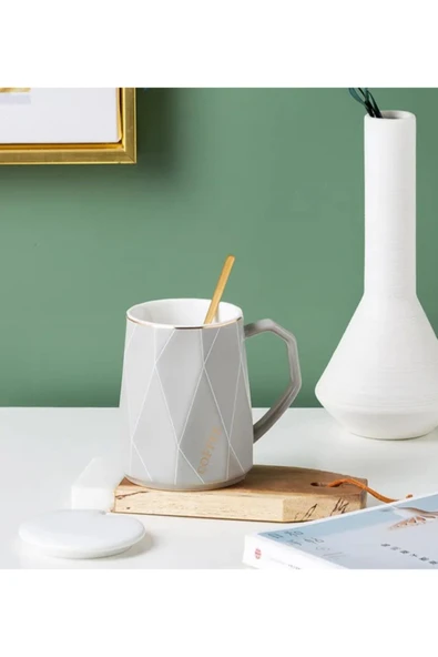 Dörtel Tedarik Geometrik Desenli Gold Kaşıklı Kapaklı Modern Seramik Kupa ürün görseli 1