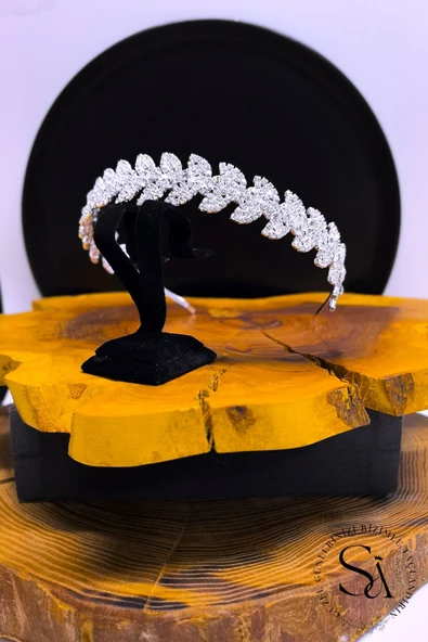 SimgeAksesuar Kristal taşlı şık ve zarif gelin tacı ve saç aksesuarı - Resim 2