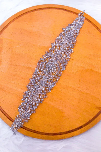 SimgeAksesuar Tamamen El Yapımı Gümüş Kristal Taşlı Şık Ve Zarif Nişan, Kına Ve Bindallı Tacı Ve Saç Aksesuarı ürün görseli 1