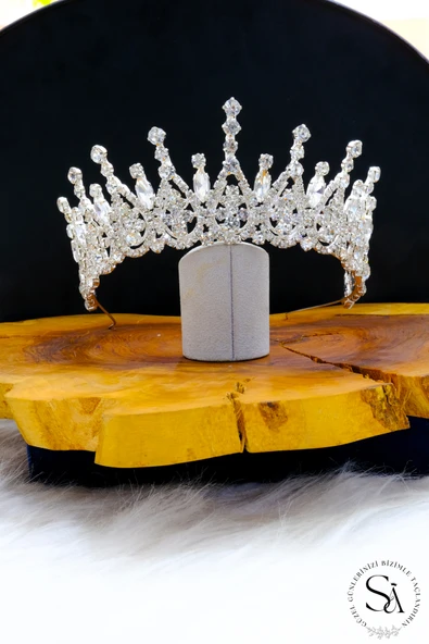 SimgeAksesuar Kristal taşlı şık ve zarif gelin tacı ürün görseli 1