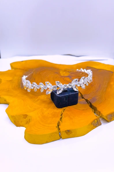 SimgeAksesuar Kristal Taşlı Şık Ve Zarif Gelin Tacı Ve Saç Aksesuarı ürün görseli 1