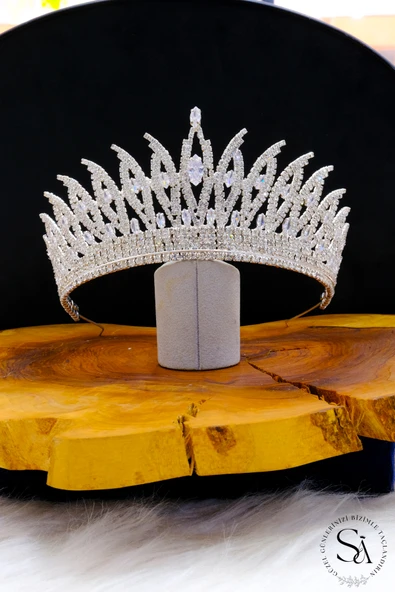 SimgeAksesuar Kristal Taşlı Şık Ve Zarif Gelin Tacı ürün görseli 1