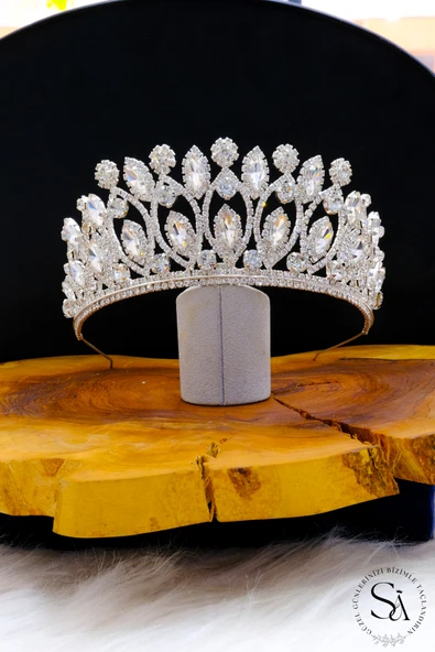 SimgeAksesuar Kadın Gümüş Kristal Taşlı Gelin Tacı ürün görseli 1