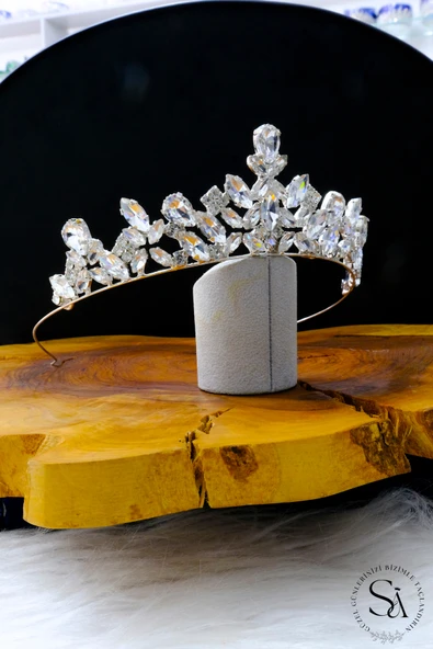 SimgeAksesuar Kristal Taşlı Şık Ve Zarif Nişan Ve Düğün Tacı Ve Saç Aksesuarı - Resim 2