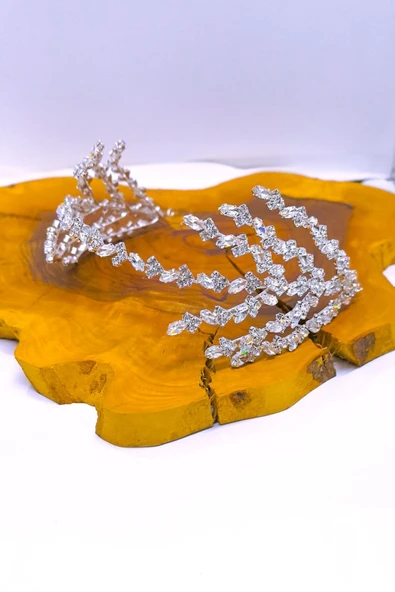 SimgeAksesuar Kristal Taşlı Şık Ve Zarif Gelin Tacı Ve Saç Aksesuarı ürün görseli 1