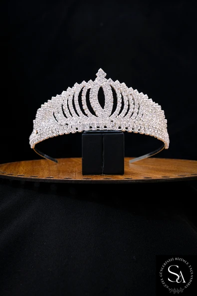 SimgeAksesuar Kristal taşlı şık ve zarif gelin tacı ve saç aksesuarı ürün görseli 1