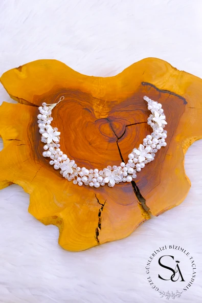 SimgeAksesuar Tamamen El Yapımı Kristal Taşlı Şık Ve Zarif Düğün Ve Nişan Gelin Tacı Ve Saç Aksesuarı - Resim 2