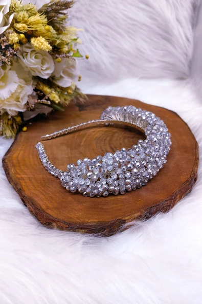 SimgeAksesuar Tamamen El Yapımı Gümüş Kristal Taşlı Şık Ve Zarif Nişan Kına Ve Bindallı Tacı Ve Saç Aksesuarı ürün görseli 1