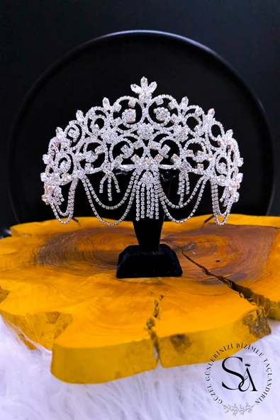 SimgeAksesuar Kristal taşlı sallantılı şık ve zarif gelin tacı ürün görseli 1