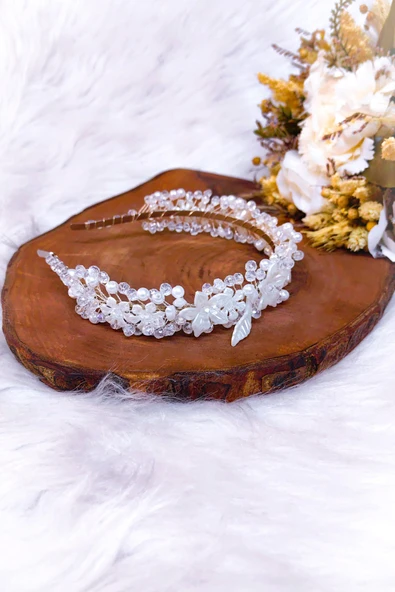 SimgeAksesuar Tamamen El Yapımı Kristal Taşlı Şık Ve Zarif Düğün Ve Nişan Gelin Tacı Ve Saç Aksesuarı - Resim 3
