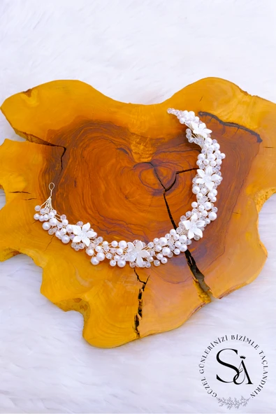 SimgeAksesuar Tamamen El Yapımı Kristal Taşlı Şık Ve Zarif Düğün Ve Nişan Gelin Tacı Ve Saç Aksesuarı ürün görseli 1