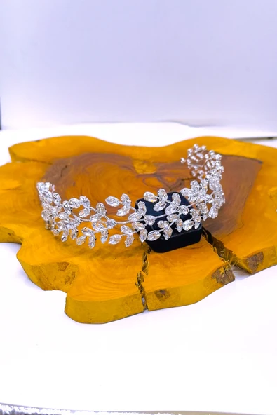 SimgeAksesuar Kristal Taşlı şık ve zarif gelin tacı ve saç aksesuarı - Resim 3