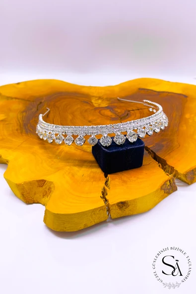 SimgeAksesuar Kristal taşlı şık ve zarif gelin tacı ürün görseli 1