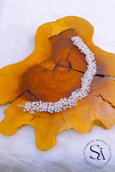 SimgeAksesuar Tamamen El Yapımı Kristal Taşlı Şık Ve Zarif Düğün Ve Nişan Gelin Tacı Ve Saç Aksesuarı ürün görseli 1