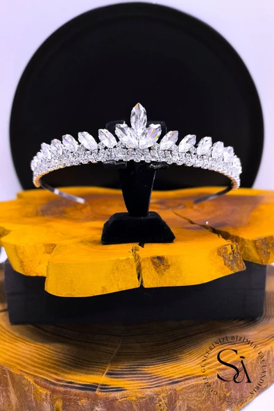 SimgeAksesuar Kristal Taşlı Şık Ve Zarif Gelin Tacı ürün görseli 1