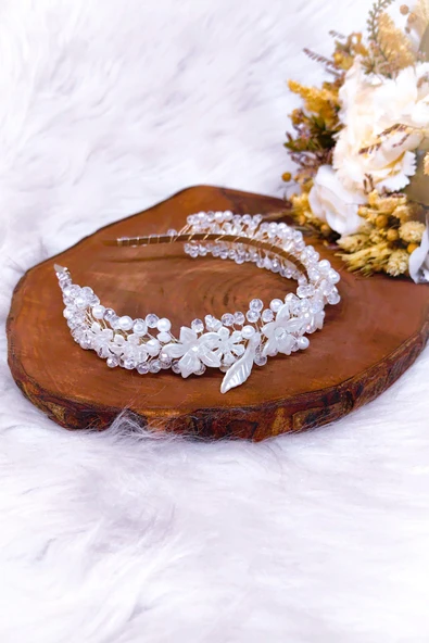 SimgeAksesuar Tamamen El Yapımı Kristal Taşlı Şık Ve Zarif Düğün Ve Nişan Gelin Tacı Ve Saç Aksesuarı ürün görseli 1
