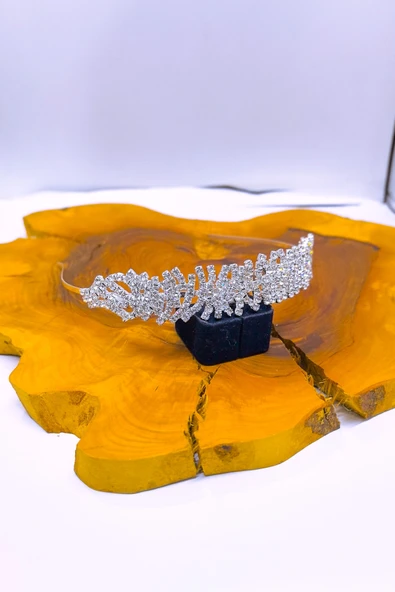 SimgeAksesuar Kristal Taşlı Ve Gümüş Kaplamalı Şık Ve Zarif Gelin Tacı - Resim 2