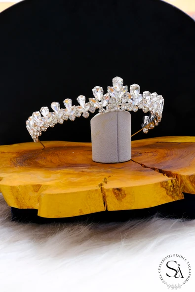 SimgeAksesuar Kristal taşlı şık ve zarif gelin tacı ve saç aksesuarı - Resim 2