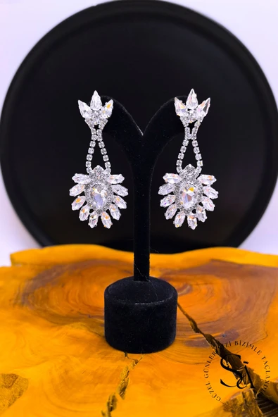 SimgeAksesuar Kristal Taşlı şık ve zarif düğün ve nişan küpesi ürün görseli 1