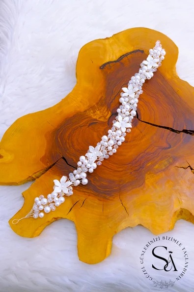 SimgeAksesuar Tamamen El Yapımı Kristal Taşlı Şık Ve Zarif Düğün Ve Nişan Gelin Tacı Ve Saç Aksesuarı - Resim 4