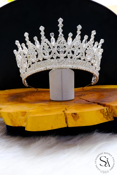 SimgeAksesuar Kristal taşlı şık ve zarif gelin tacı ürün görseli 1