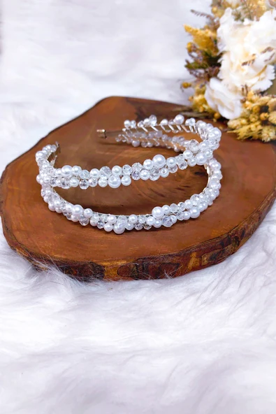 SimgeAksesuar Tamamen El Yapımı Kristal Taşlı Şık Ve Zarif Düğün Ve Nişan Gelin Tacı Ve Saç Aksesuarı ürün görseli 1