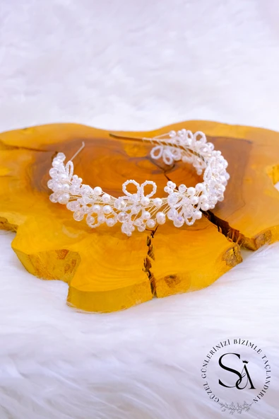 SimgeAksesuar Tamamen El Yapımı Kristal Taşlı Şık Ve Zarif Düğün Ve Nişan Gelin Tacı Ve Saç Aksesuarı ürün görseli 1