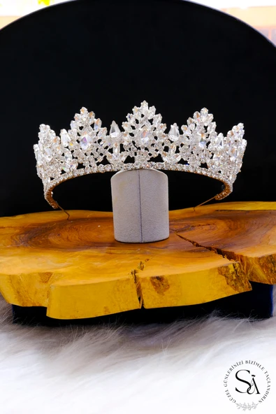 SimgeAksesuar Kristal Taşlı Şık ve Zarif Gelin Tacı ürün görseli 1