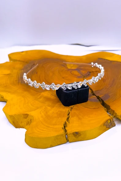 SimgeAksesuar Kristal Taşlı Şık Ve Zarif Gelin Tacı Ve Saç Aksesuarı ürün görseli 1