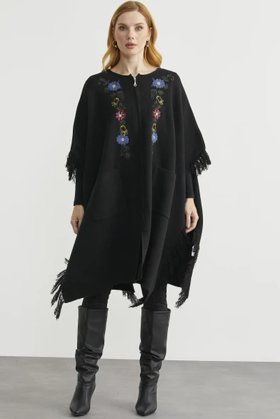 Çiçek Nakışlı Yünlü Triko Panço - Siyah ürün görseli 1