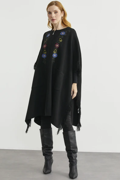 Çiçek Nakışlı Yünlü Triko Panço - Siyah - Resim 2