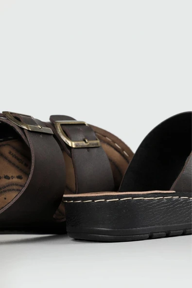 Lugmo Suni Deri Eva Terlik Dikişli Metal Çift Tokalı Erkek Konfort Hafif Kaymaz Kahverengi - Resim 3