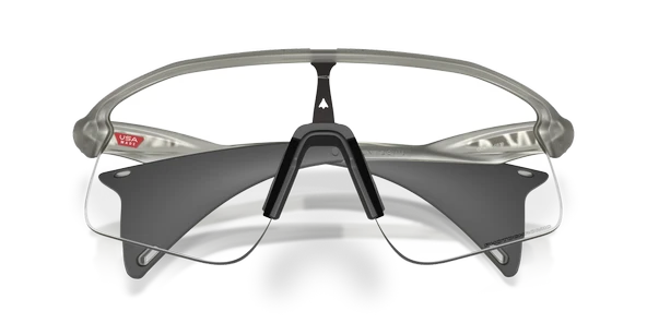 Oakley STUNT DEVIL Photochromic Güneş Gözlüğü 951708 Grey Ink Photochromic - Resim 3