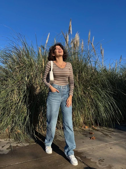 V yaka çizgili bluz bej - Resim 3