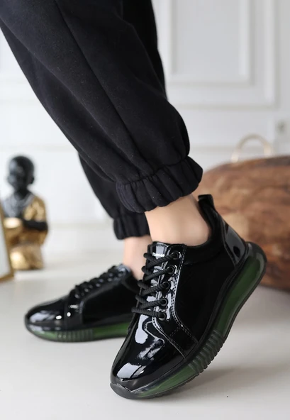 Piona Siyah Rugan Yeşil Tabanlı Spor Ayakkabı ürün görseli 1