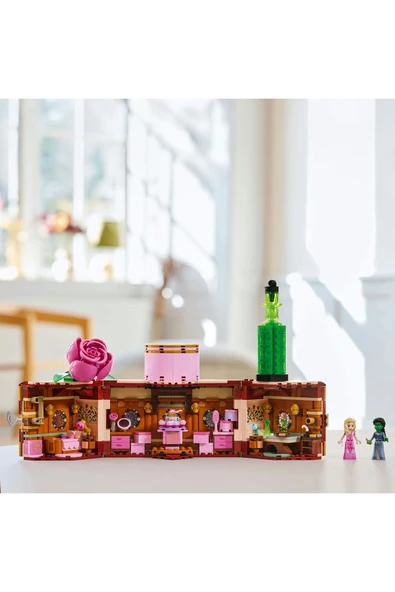 LEGO Wicked Glinda ve Elphaba’nın Yurdu Koleksiyonluk Oyuncak Modeli 75683 - Resim 6