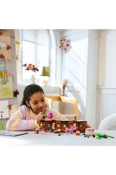 LEGO Wicked Glinda ve Elphaba’nın Yurdu Koleksiyonluk Oyuncak Modeli 75683 - Resim 8