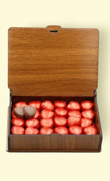 Ahşap Kutuda Hediyelik 50 Adet Kalp Çikolata – Özel Günler İçin Tatlı Sürpriz Hediyelik ürün görseli 1