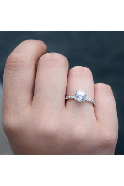 2.12 Ct Kenarı Taşlı Pırlanta Topaz Tektaş Yüzük