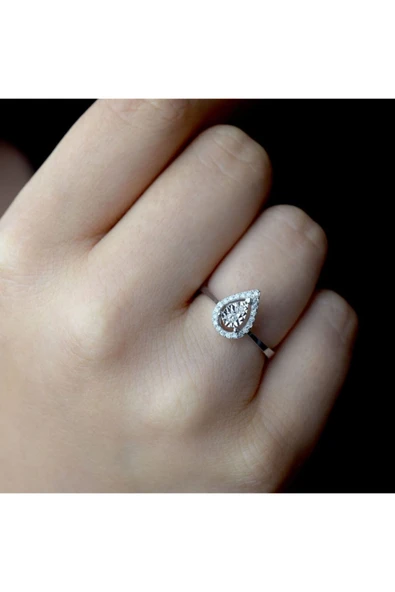 0.15 Ct. Damla Taşlı Modern Tasarım Pırlanta Yüzük ürün görseli 1