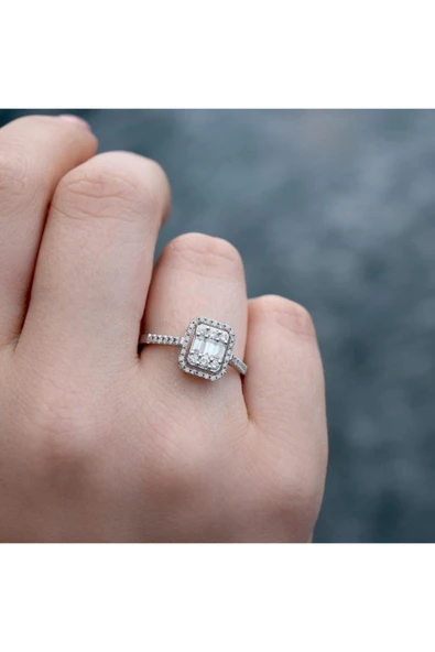 0.60 Ct Modern Tasarım Baget Kare Tektaş Yüzük 18K - 3