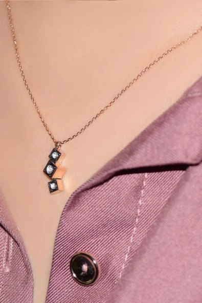 Asimetrik Tasarım Kare Elmas Kolye Ucu Üçlü Kolye Tria - 3