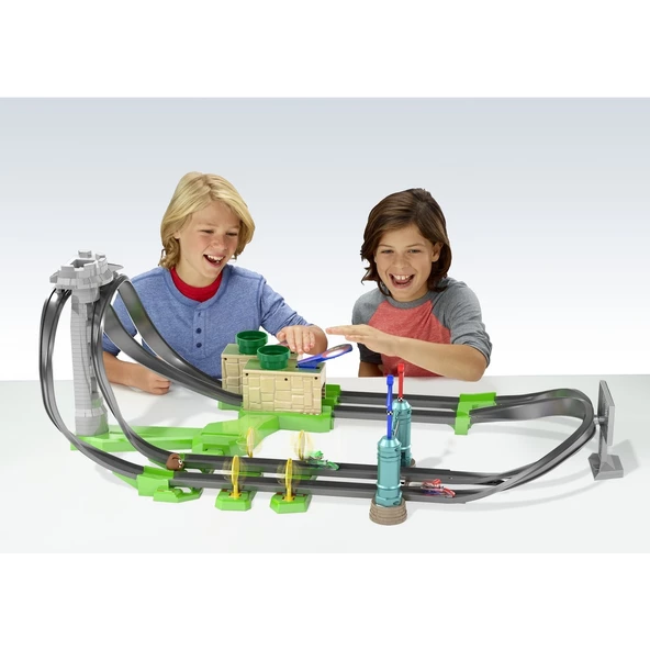 Hot Wheels Mario Kart Çılgın Dönüş Parkuru Yarış Seti GHK15 - Resim 2