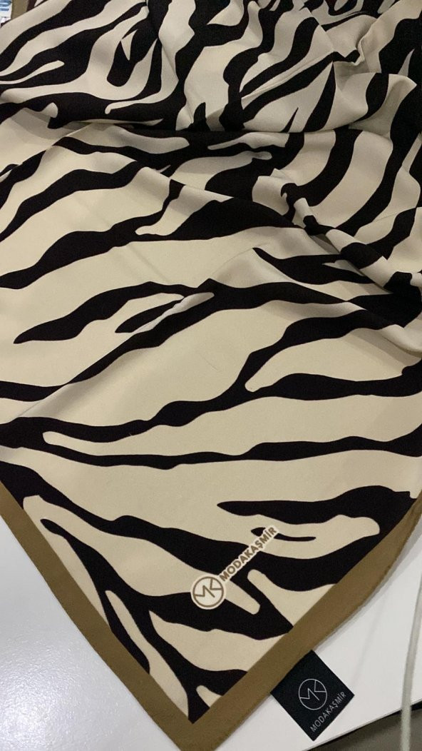 Karamel Serisi Zebrasa Desenli Şal - Resim 3