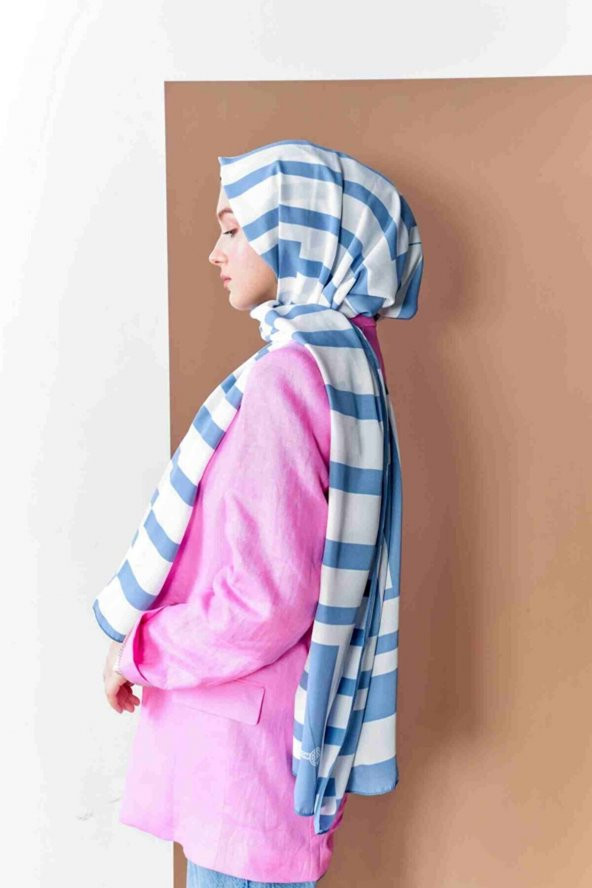 Inci Serisi Monokrom Desenli Mavi Medine Ipeği Şal ürün görseli 1