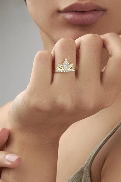 Altın Kaplama Zirkon Taşlı Kraliçe Motifli Gümüş Bayan Yüzük ürün görseli 1